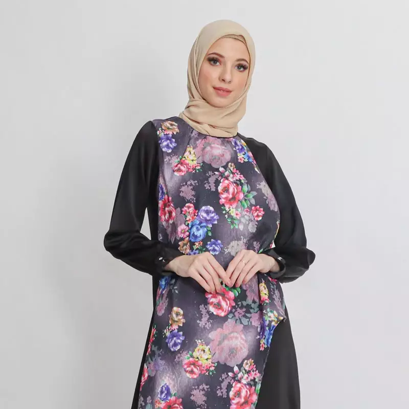 Feva Maxi Dress In Black Floral Print