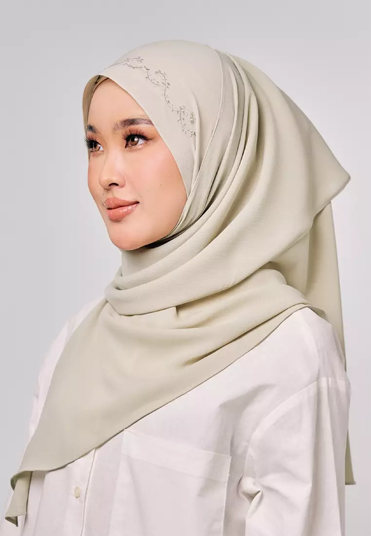 Sulam Mekar Ironless Chiffon Triangle Bawal in Pastel Lime