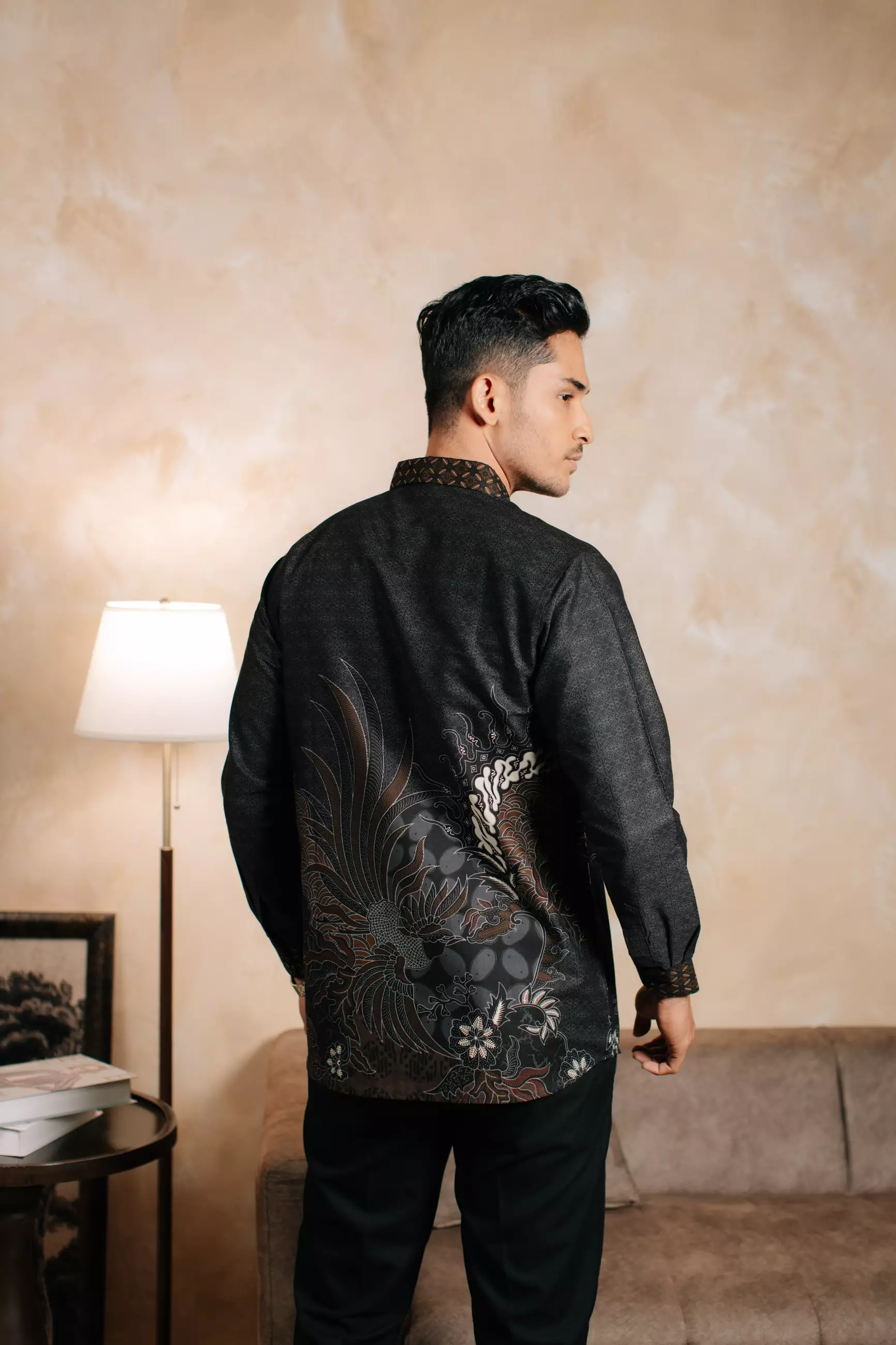 Nala Black Kemeja Batik Pria Slim Fit Katun Lengan Panjang