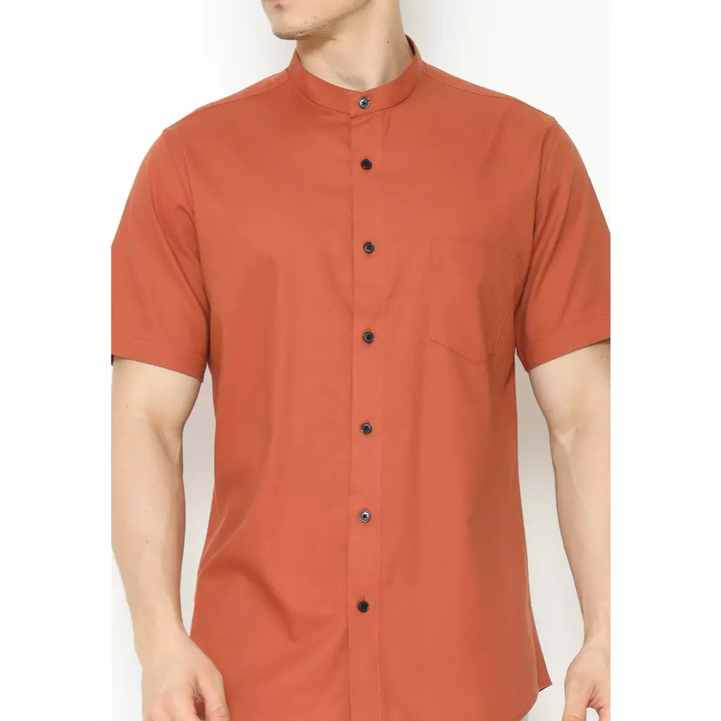 MAGINOT Kemeja Pria KOKO Basic Polos Lengan Pendek TERRACOTTA