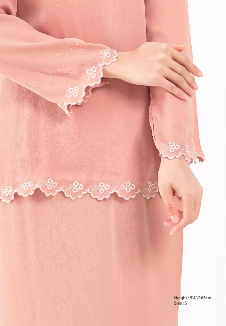 Gene Martino -Ziezie Kurung Modern