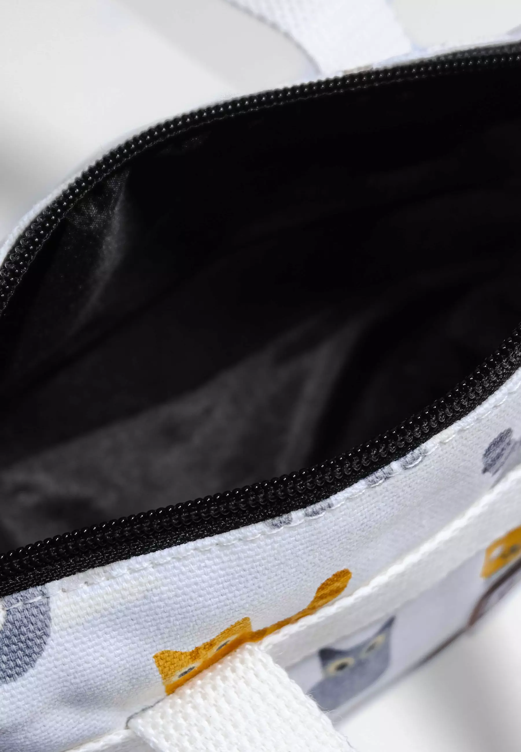 Pamole Pouch Kosmetik Bahan Kanvas Penutup Resleting - PMU Kucing