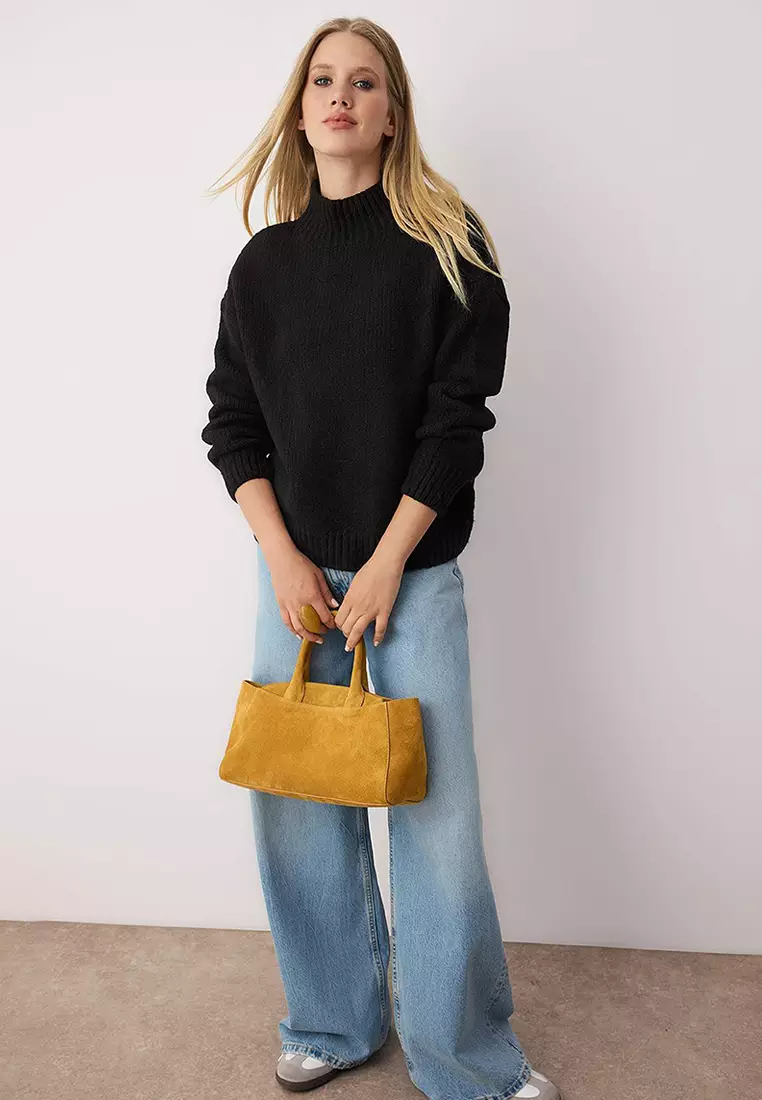 Black Soft Textured Thick Crew Neck Knitwear Sweater
