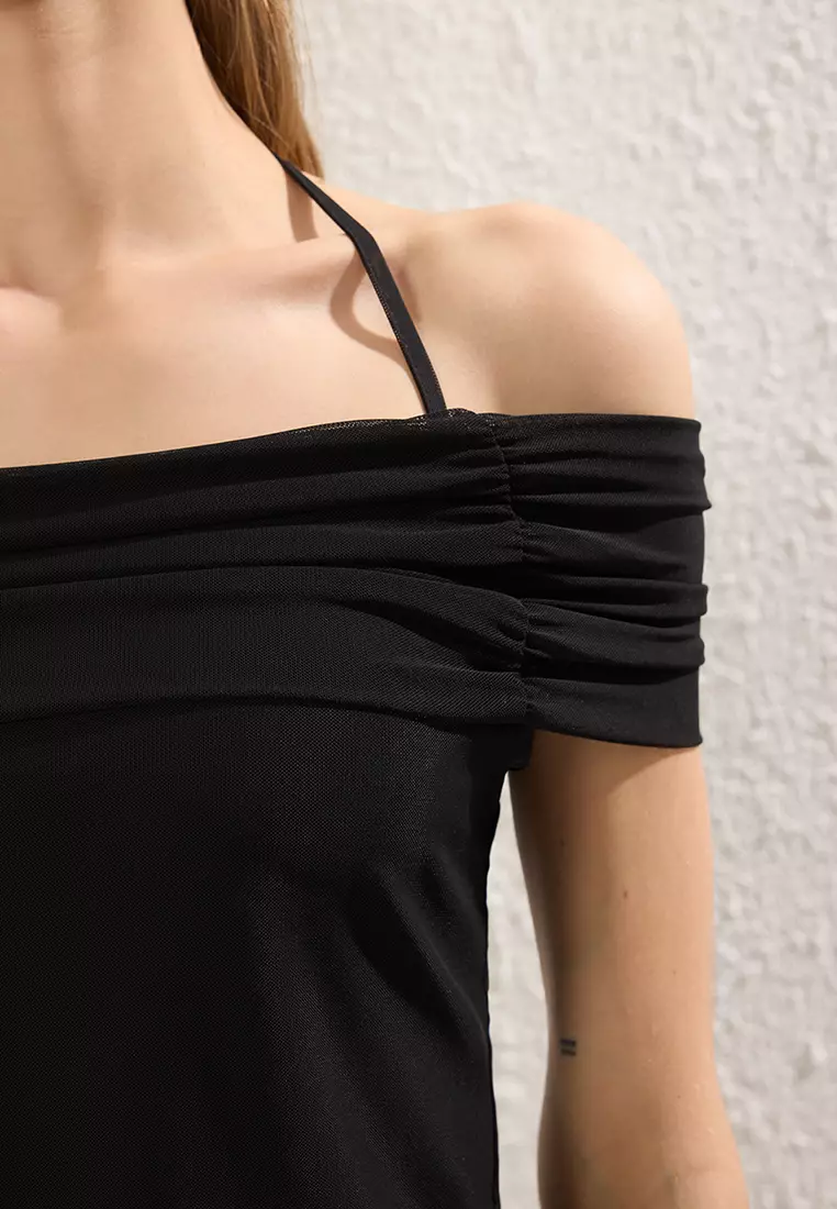 Black Tie Detail Madonna Collar Fitted/Body-Smoothing Knitted Blouse TWOSS25BZ00383
