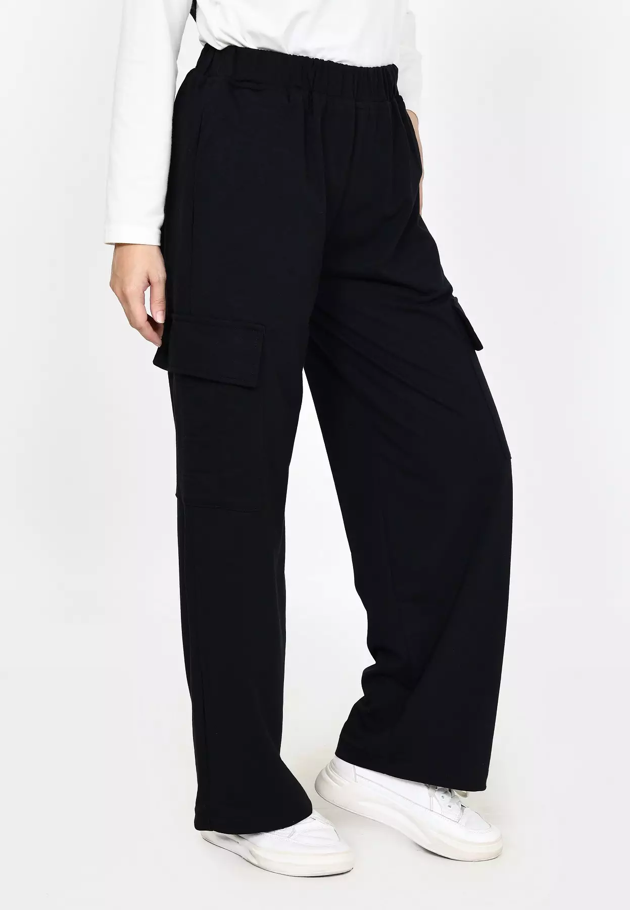 Kania Women Cargo Sweetpants [HITAM]