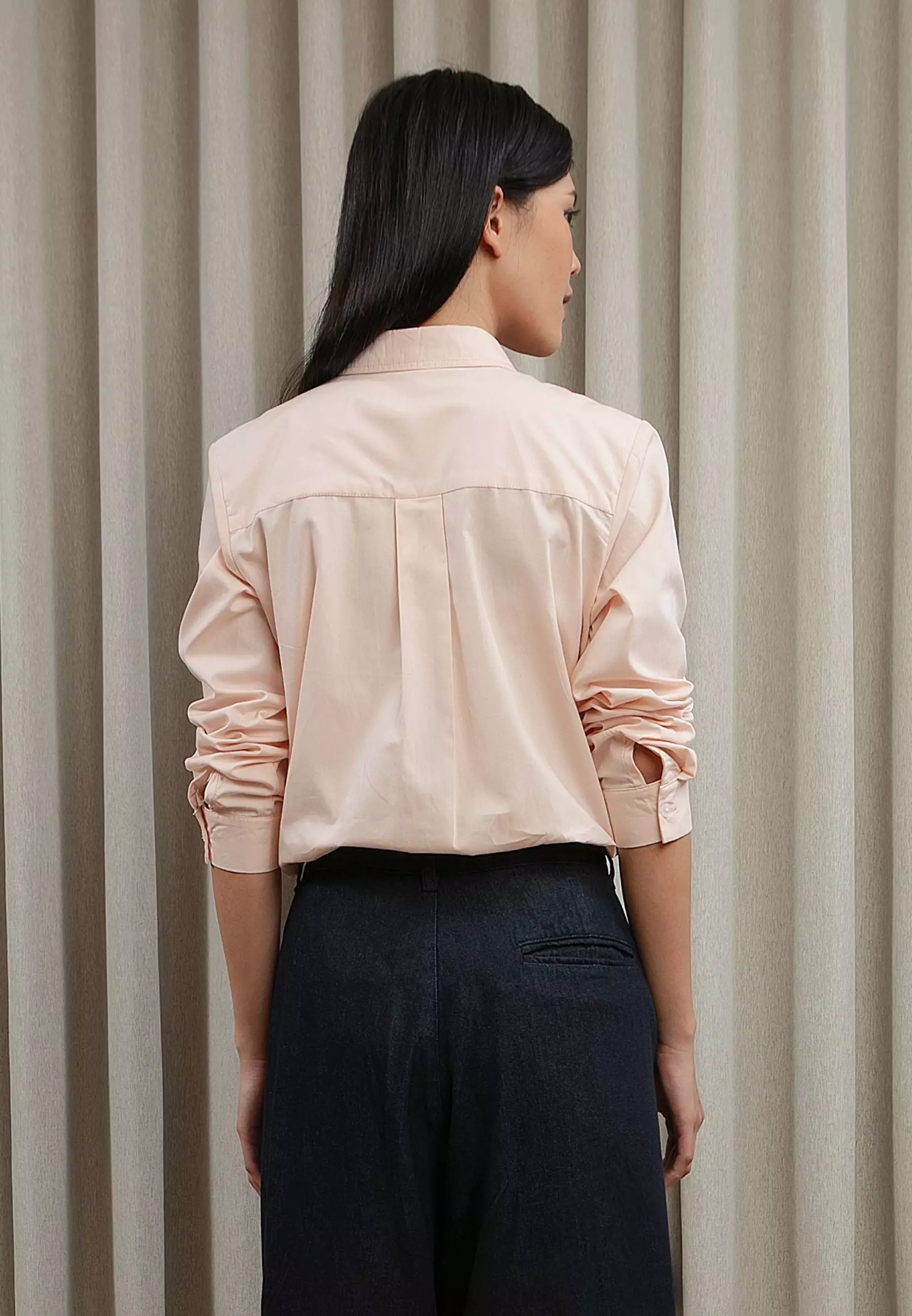 HijabChic x Nabillasyal Gliyn Peach Top - Baju Kemeja Longsleeve Polos Basic Elegan Adem Lembut