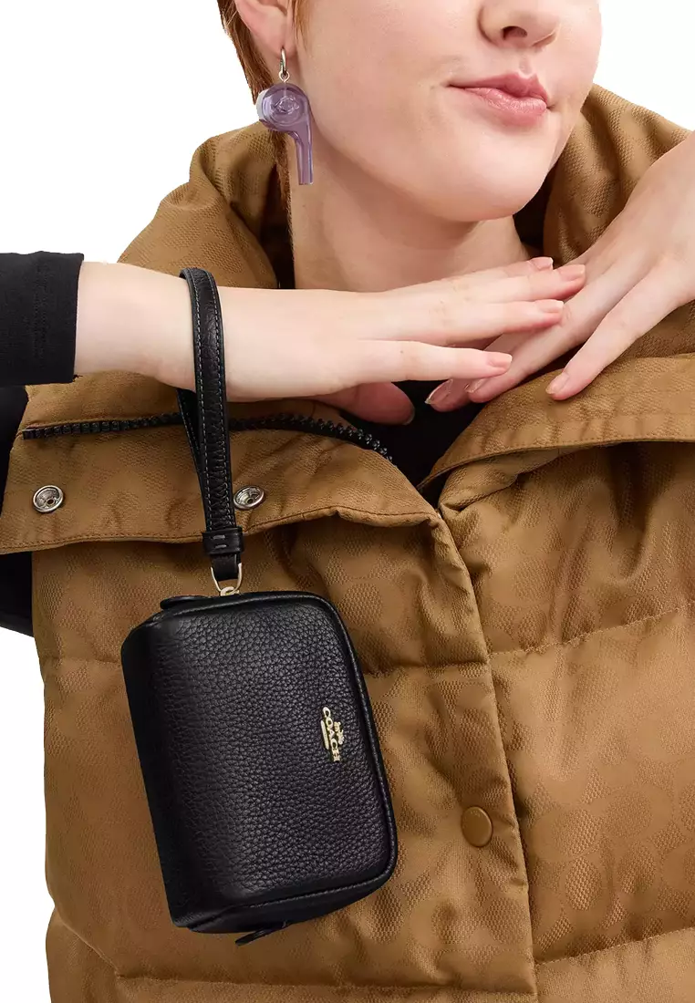 Pouch Wristlet in Black CW906