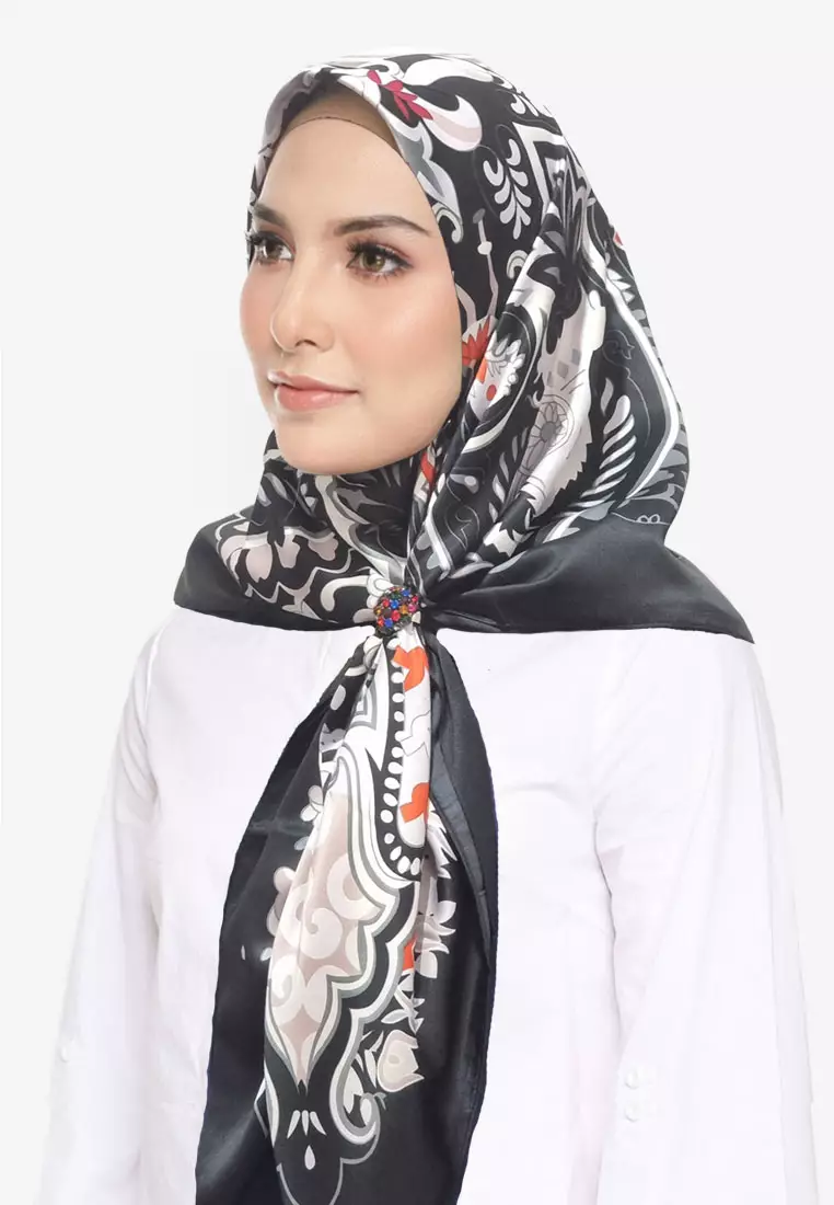 Nasya Hijab Segi Empat Kerudung Silky Satin Square Scarf Black