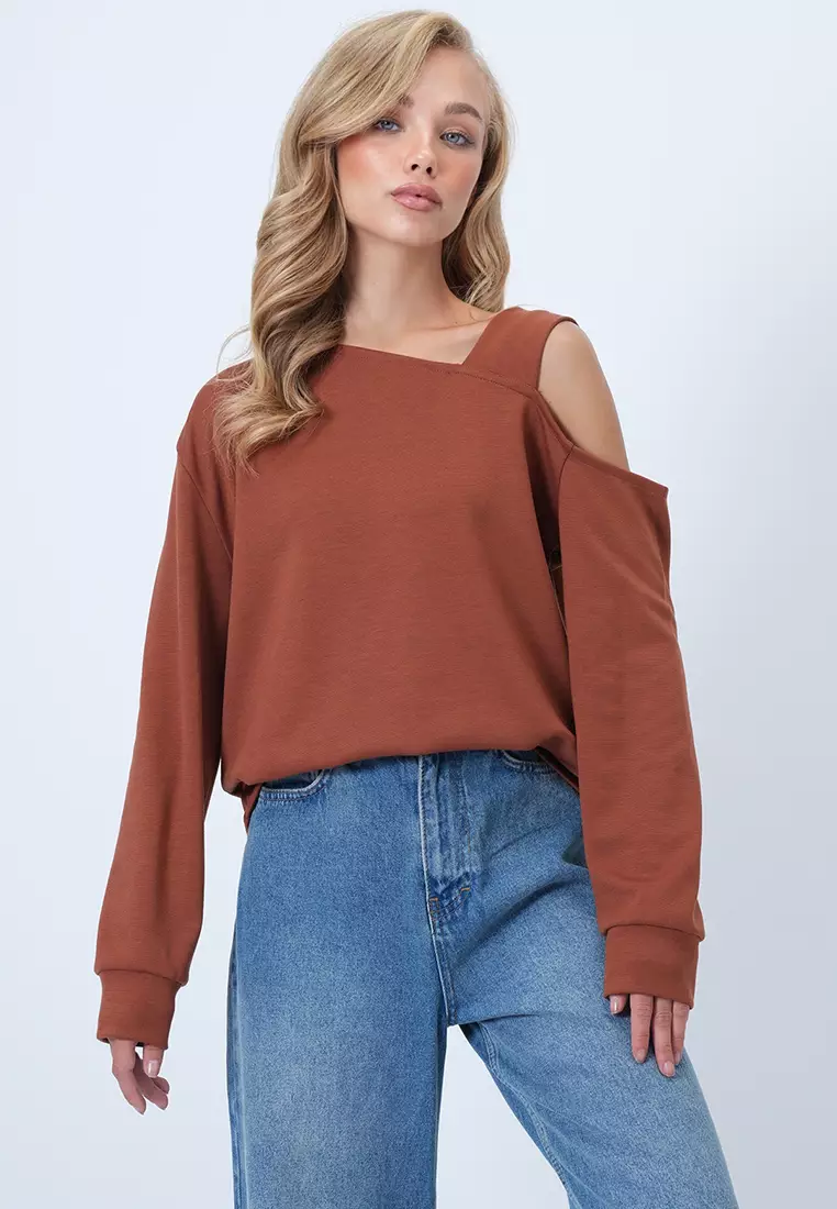 Asymmetrical Shoulder Detailed Blouse