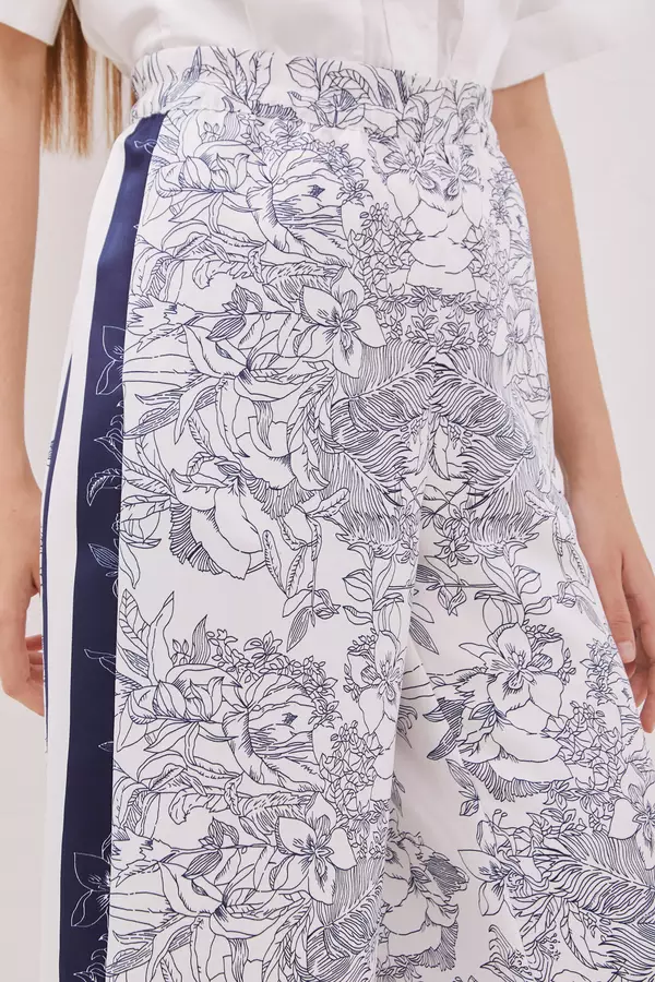 MINIMAL - Alaina - Celana Kulot Motif Bunga - Dark Blue Warna Blue_Dark