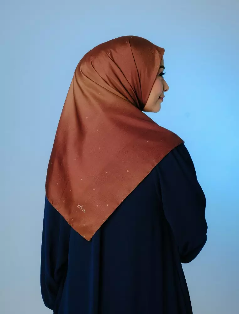 VEGA Scarf Brown - Kerudung Hijab Segiempat Motif With Pouch Ziplock - Bahan Poly Fine - Ukuran 110x110