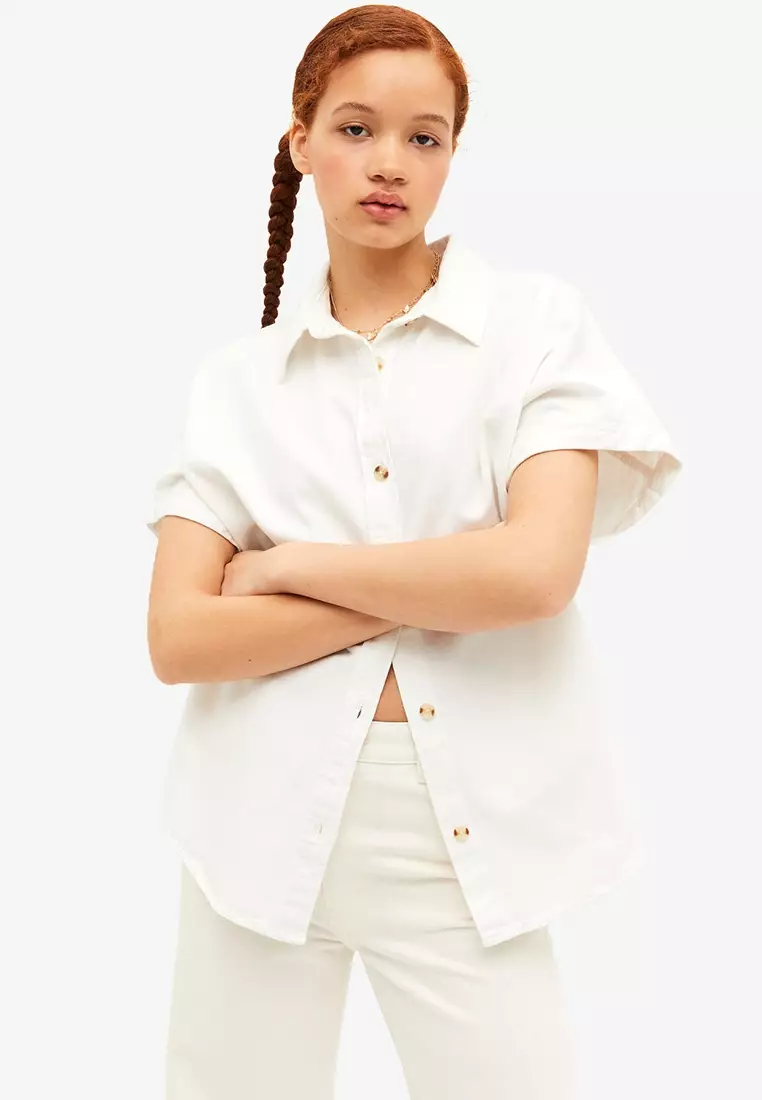 White jean deals shirt