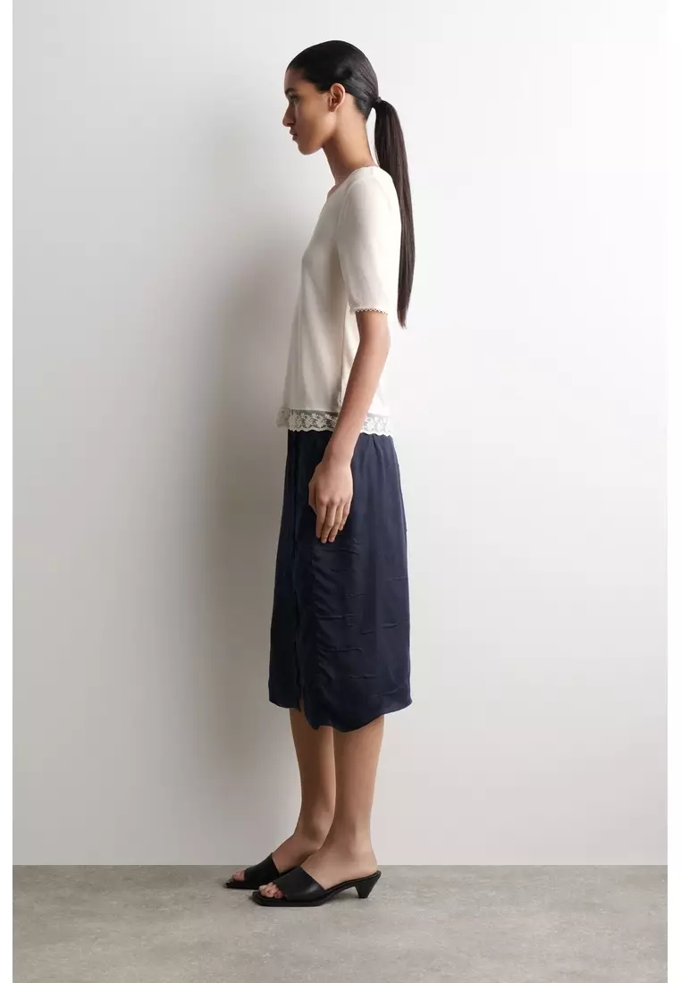 LACE-TRIMMED RIBBED V-NECK T-SHIRT