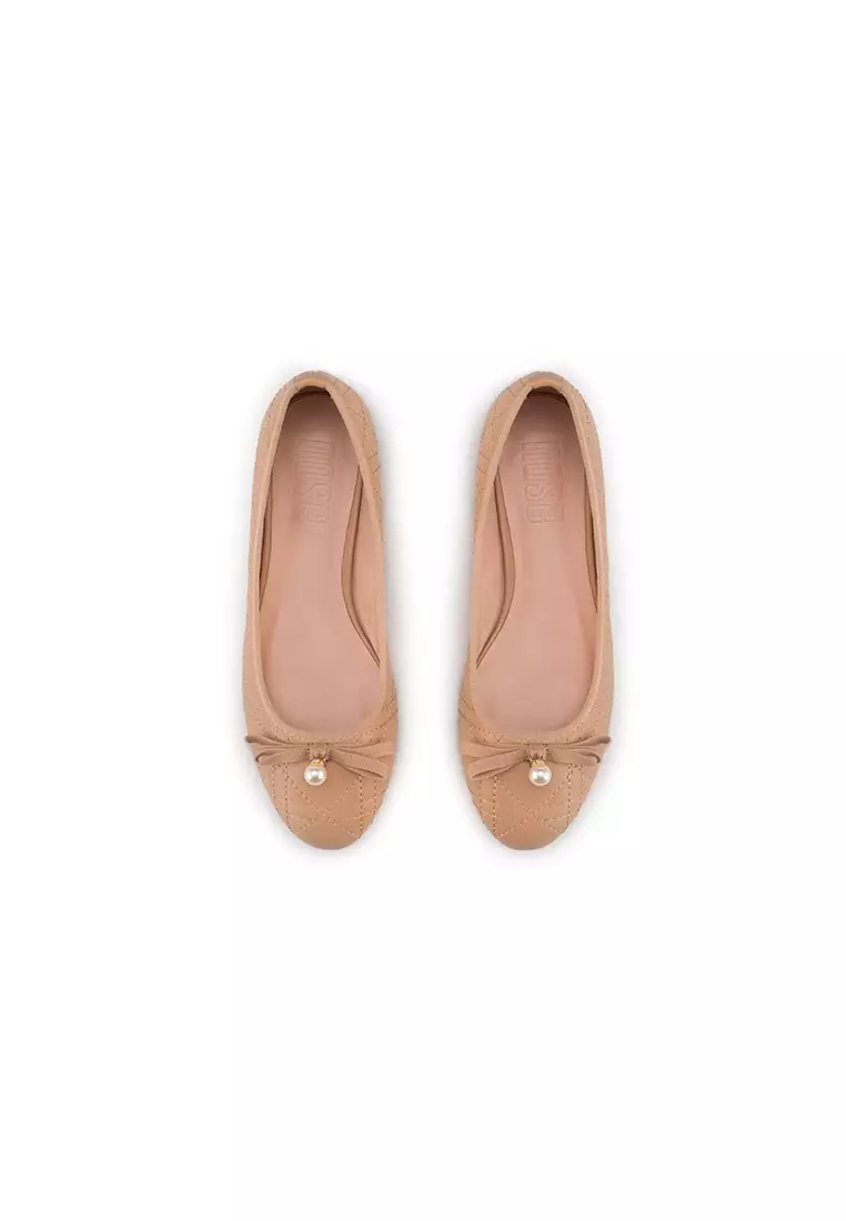 QUILTED ROUND TOE FLAT PUMP