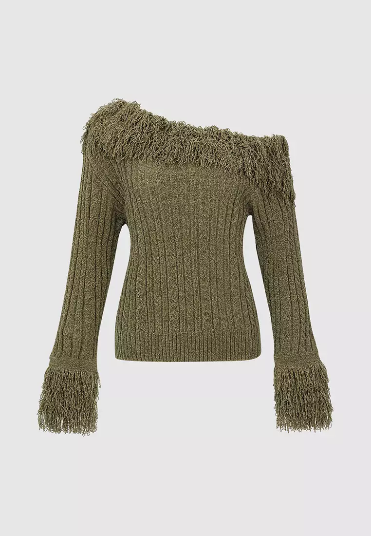 UR冬季新款女装时髦斜肩领肌理感流苏针织衫UWJ940042