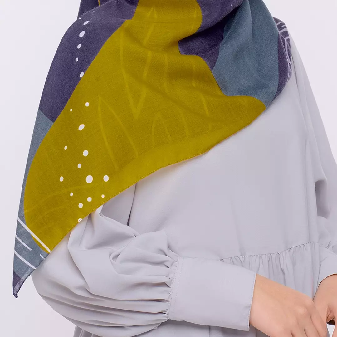 ZM Zaskia Mecca - Maura Purple Scarf Kerudung Segi Empat