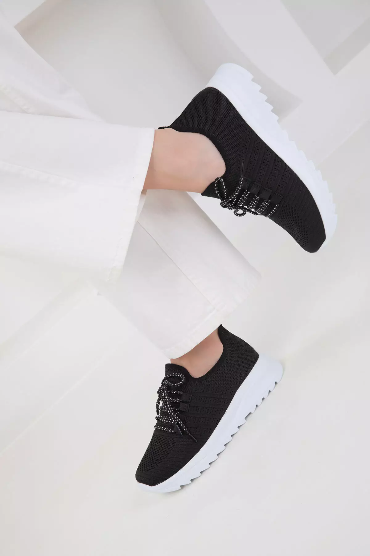 Women's Sneaker 19118 - Black-White