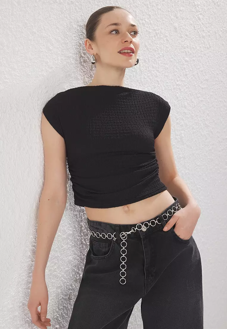 Black Textured Boat Neck Gathered Sleeveless Flexible Knitted Blouse TWOSS25BZ00485