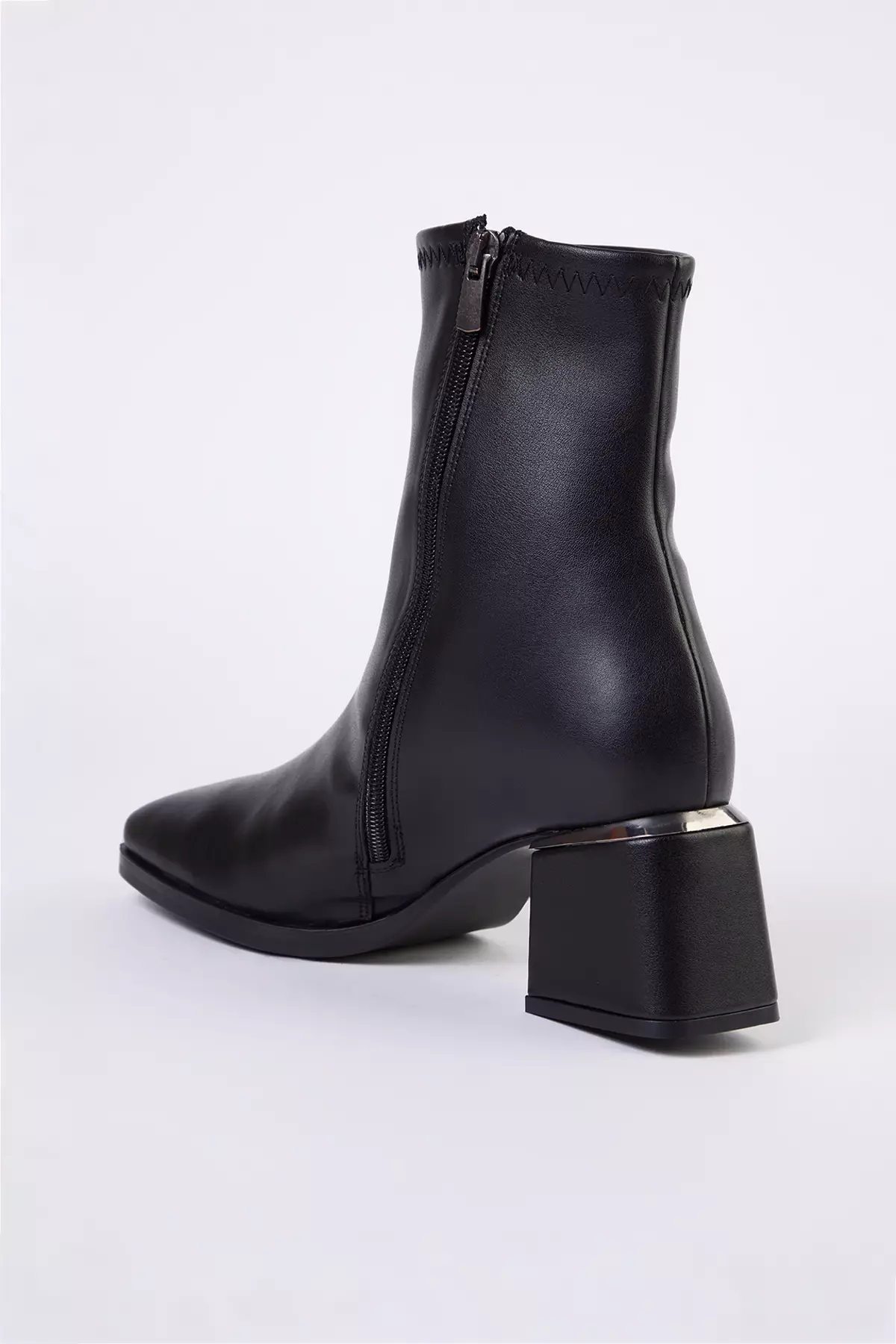Black Block Heeled Women's Boots With Metal Accessories - Zippered Takaw25Bo00009