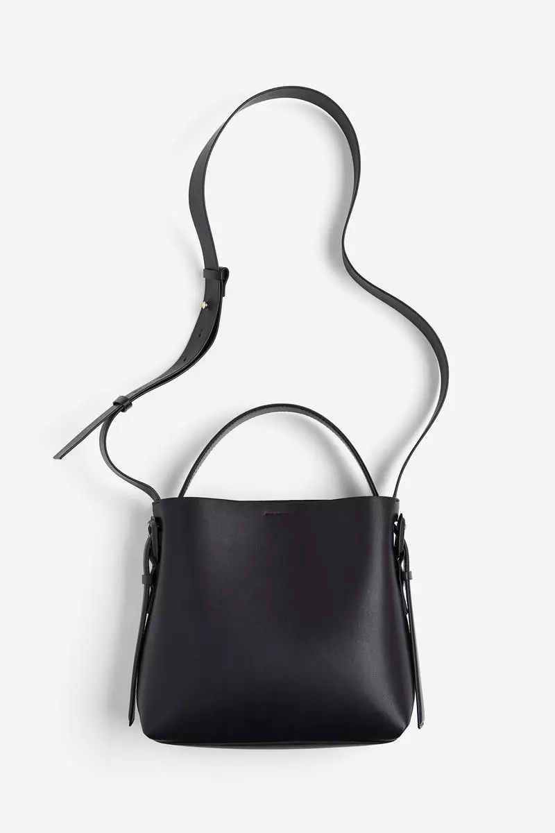 H&m crossbody hotsell bag black