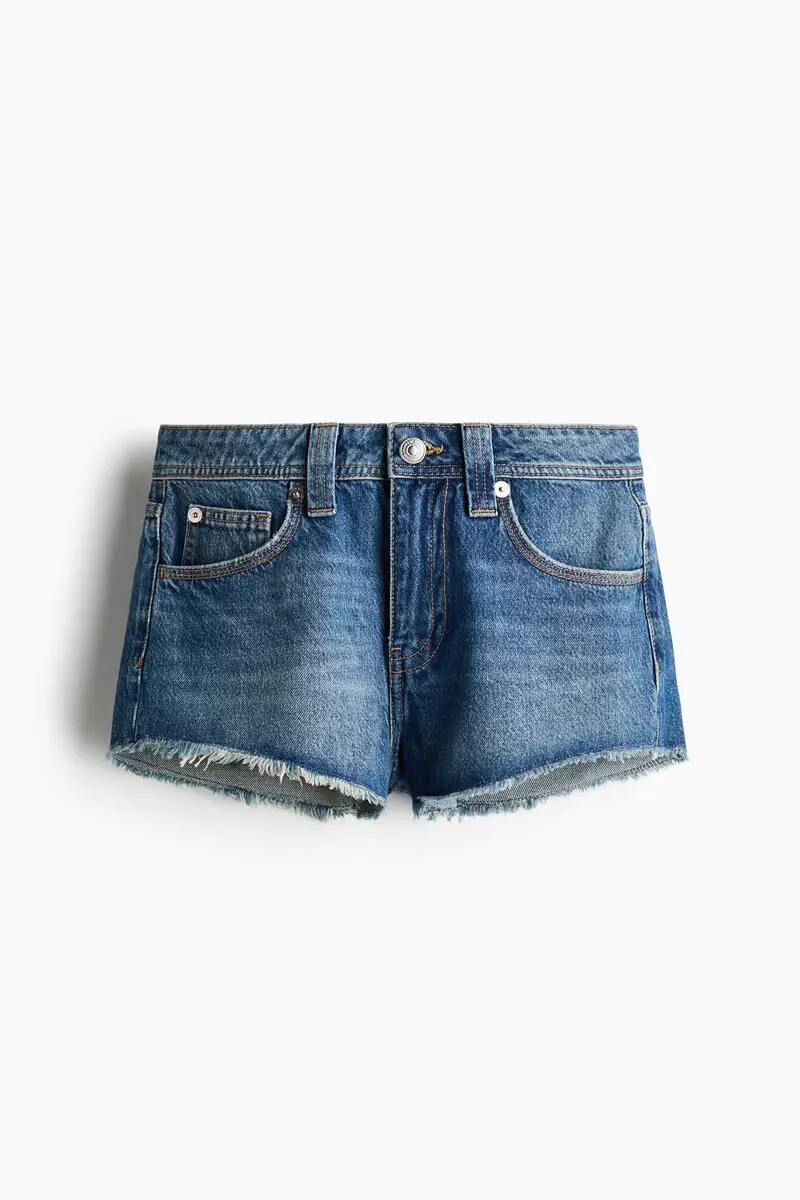 Frayed denim shorts