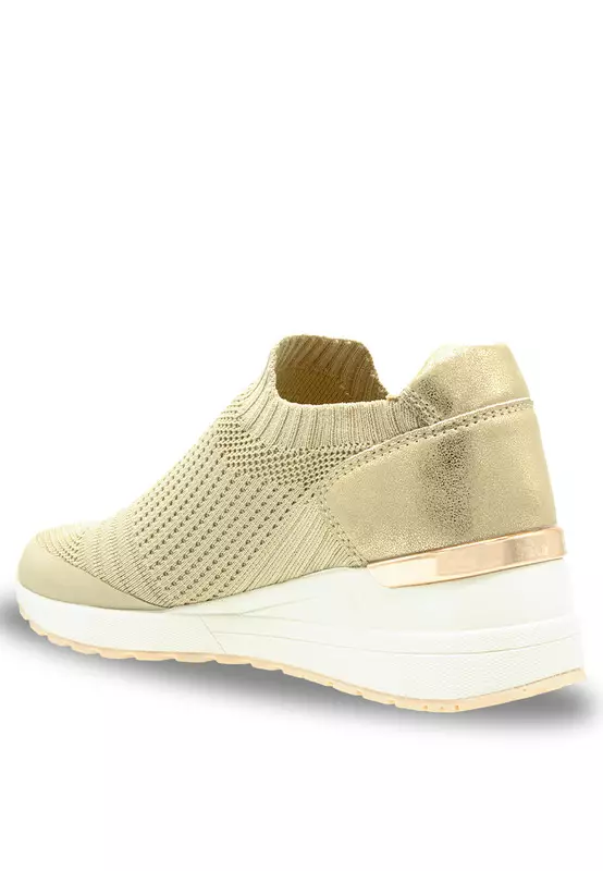 Fly Knit Comfort Lifestyle Sneakers