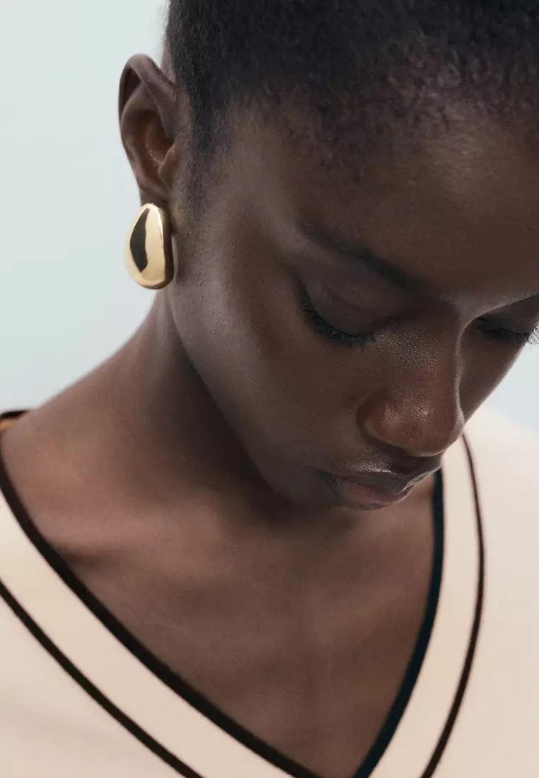 Contrasting V-Neck Sweater