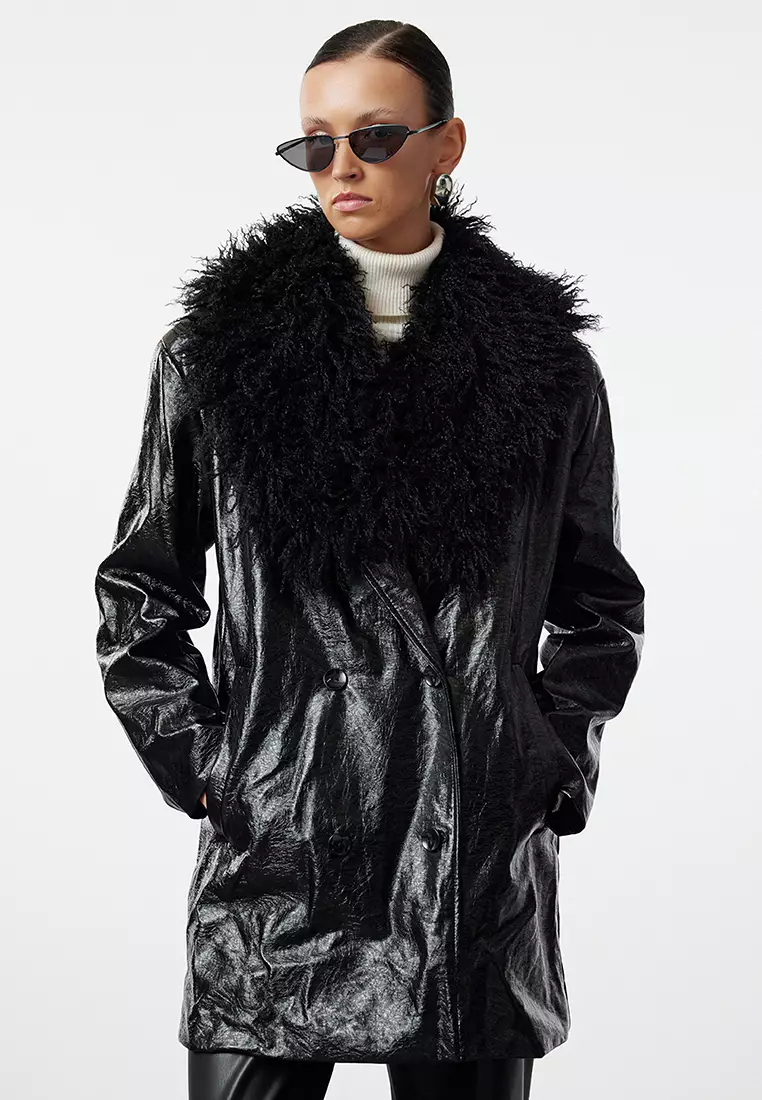 Black Oversize Molded Collar Faux Leather Jacket Coat with Fur Detail TWOAW25MO00029