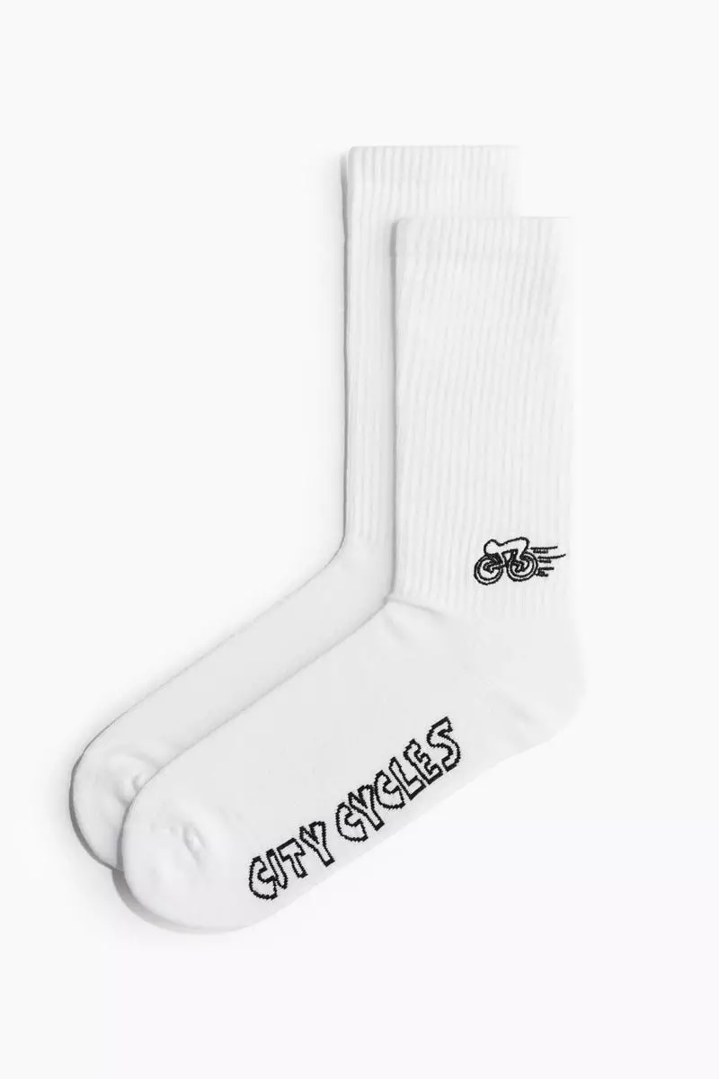 Motif-detail socks