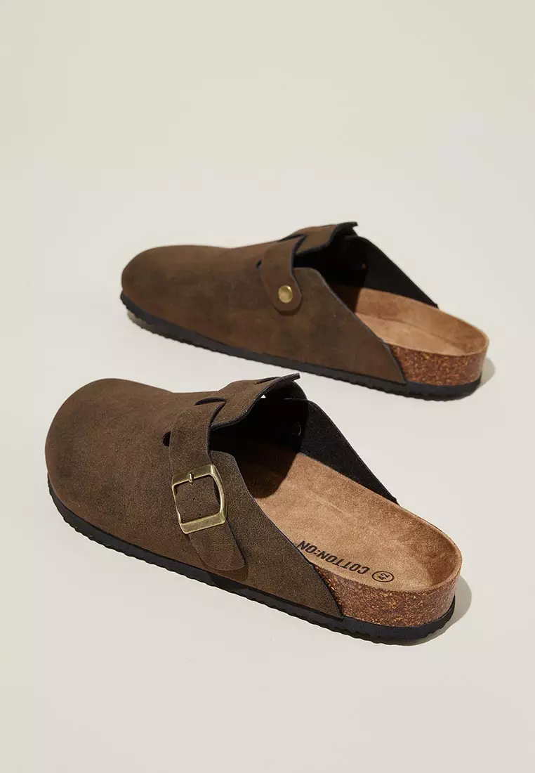 Closed Toe Buckle Slides