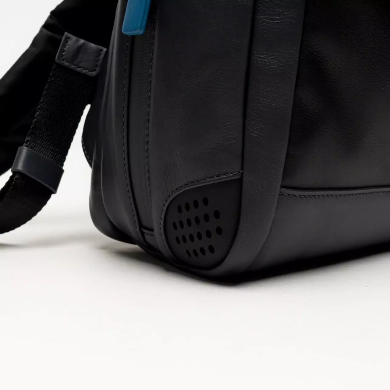 PC and iPad® Backpack with Anti-Theft Cable Urban Black/Grey