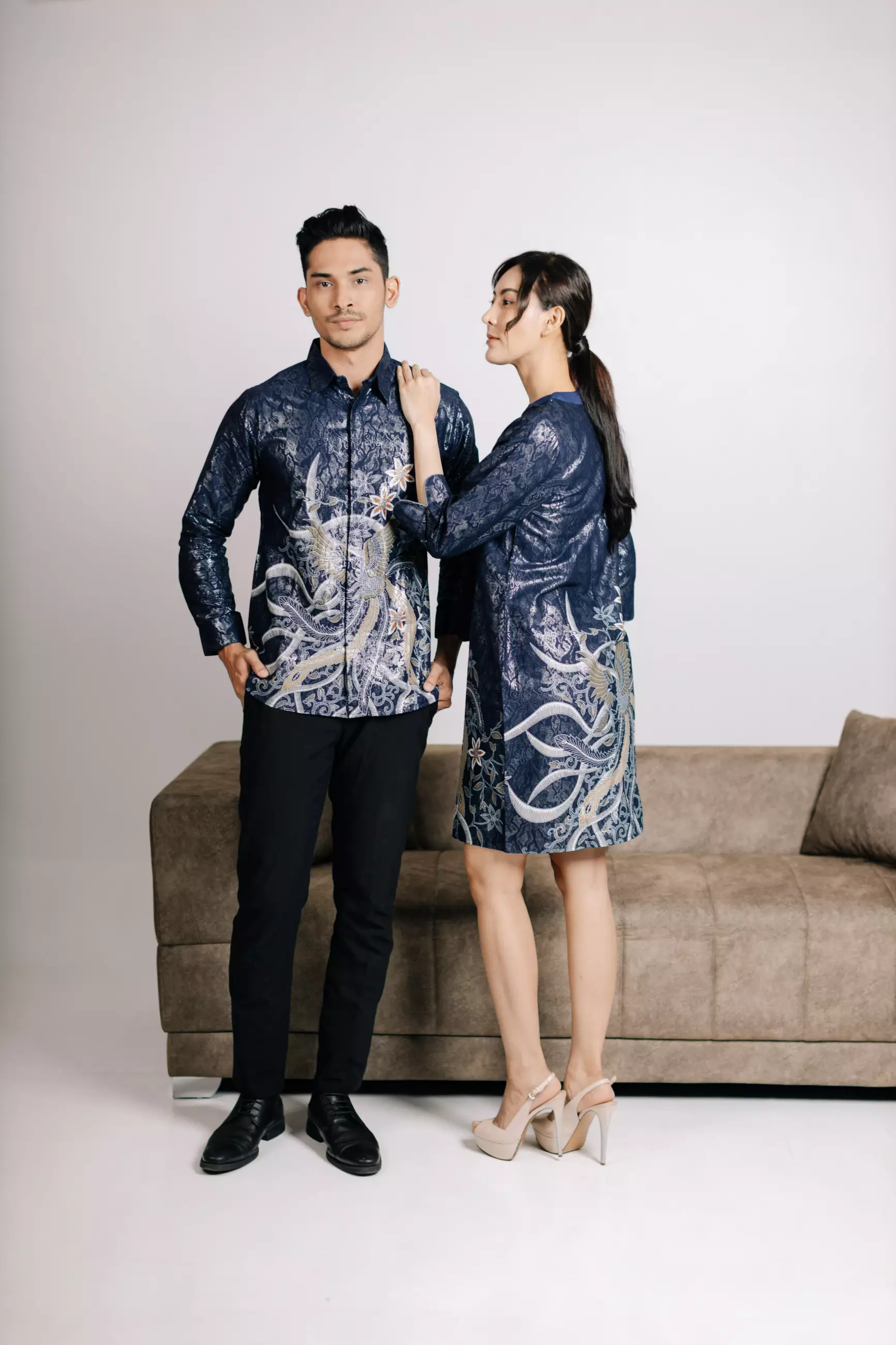 Adyatma Naratama Navy Blue Kemeja Batik Slim Fit Pria Lengan Panjang Katun Foil