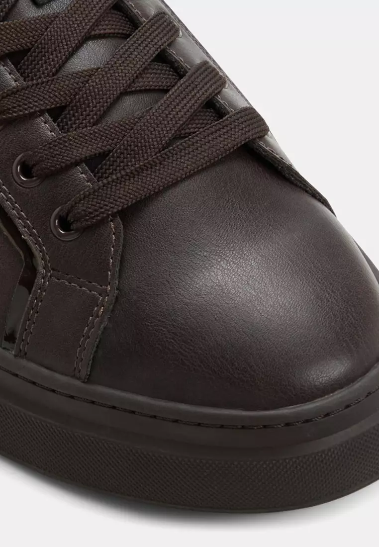 Courtline Sneakers