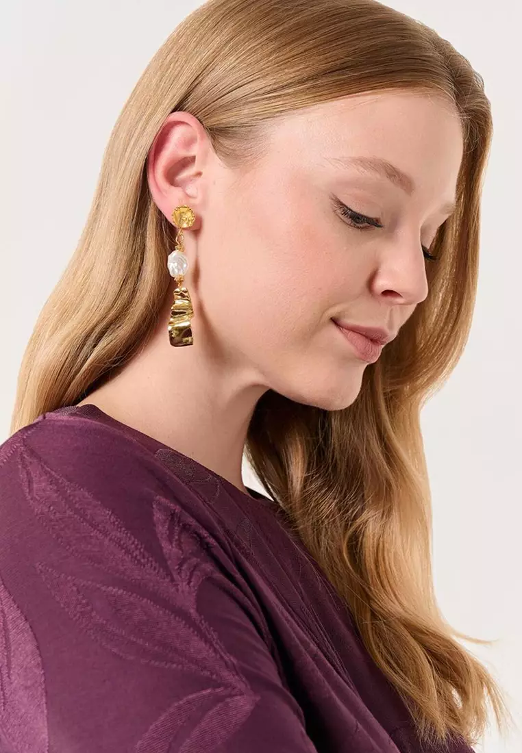 Gold dangle hotsell earrings cheap