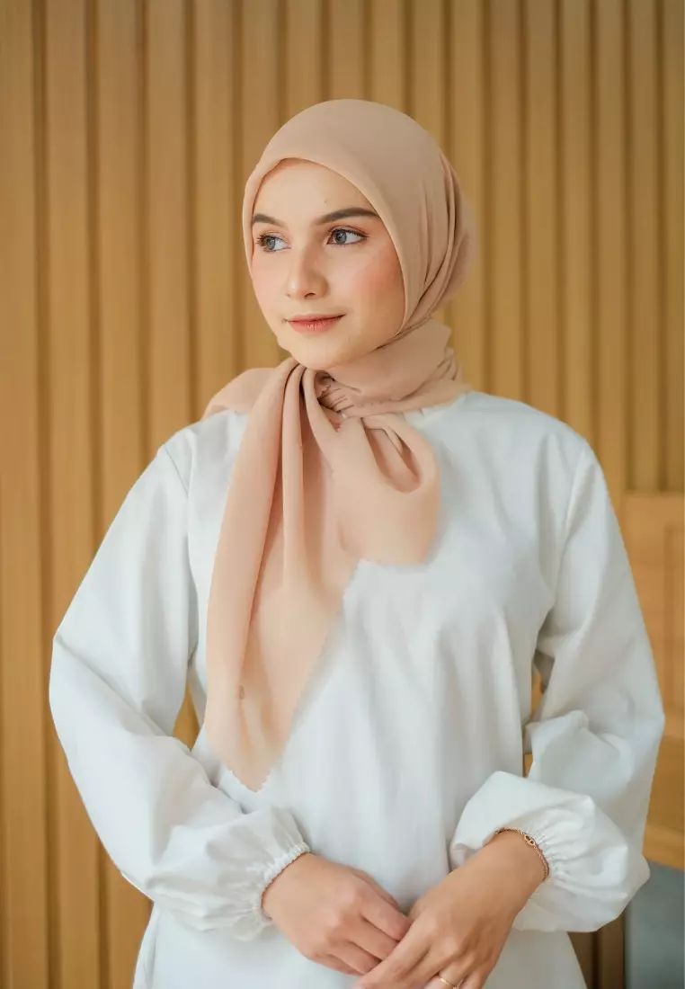 Hijab Segi 4 Bella Basic Lasercut Tan