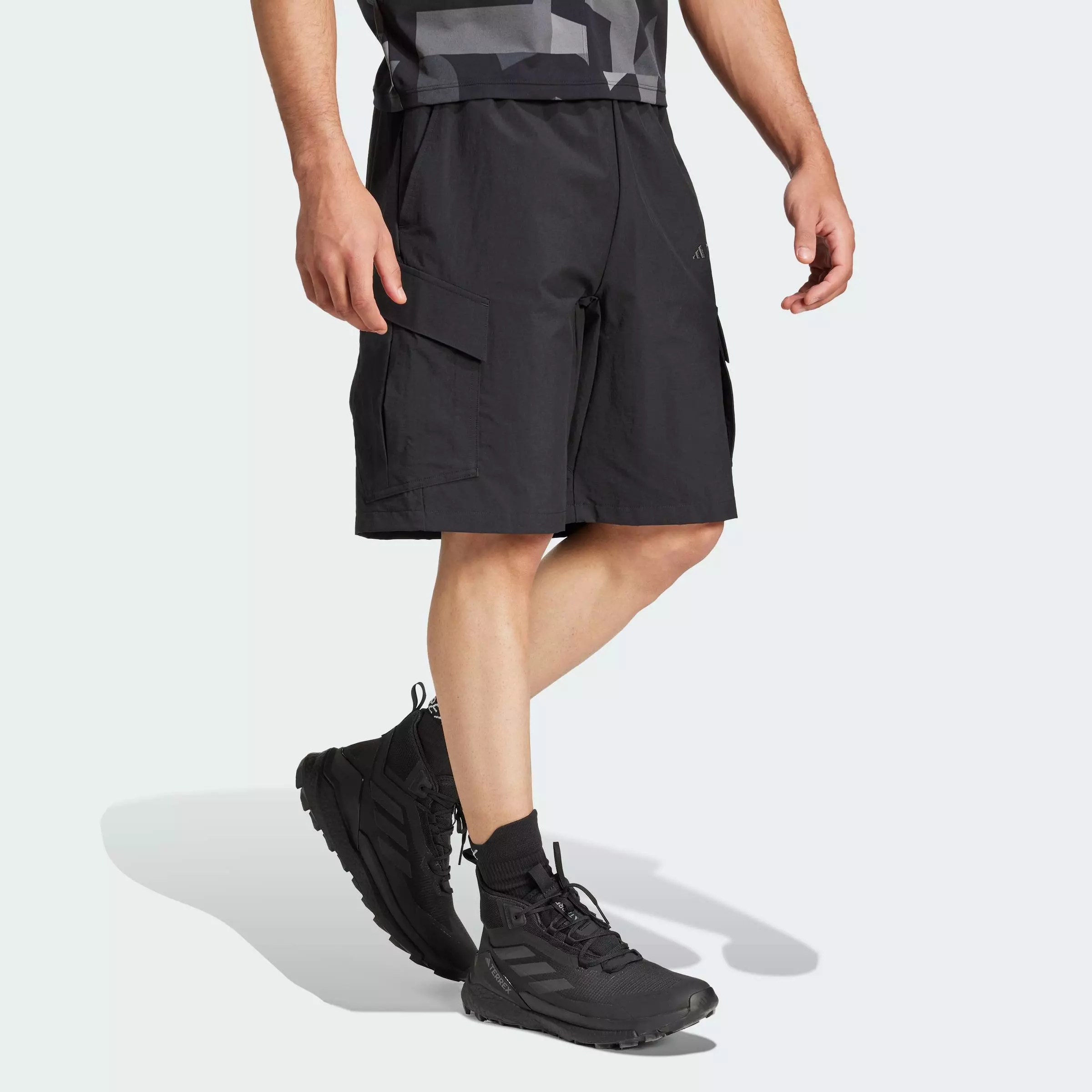Hiking Terrex Xploric Cargo Shorts Men Black JE9420