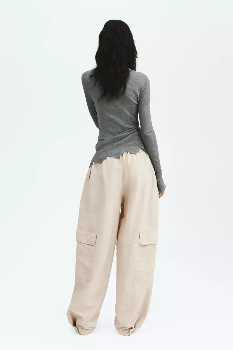 Oversized cargo trousers