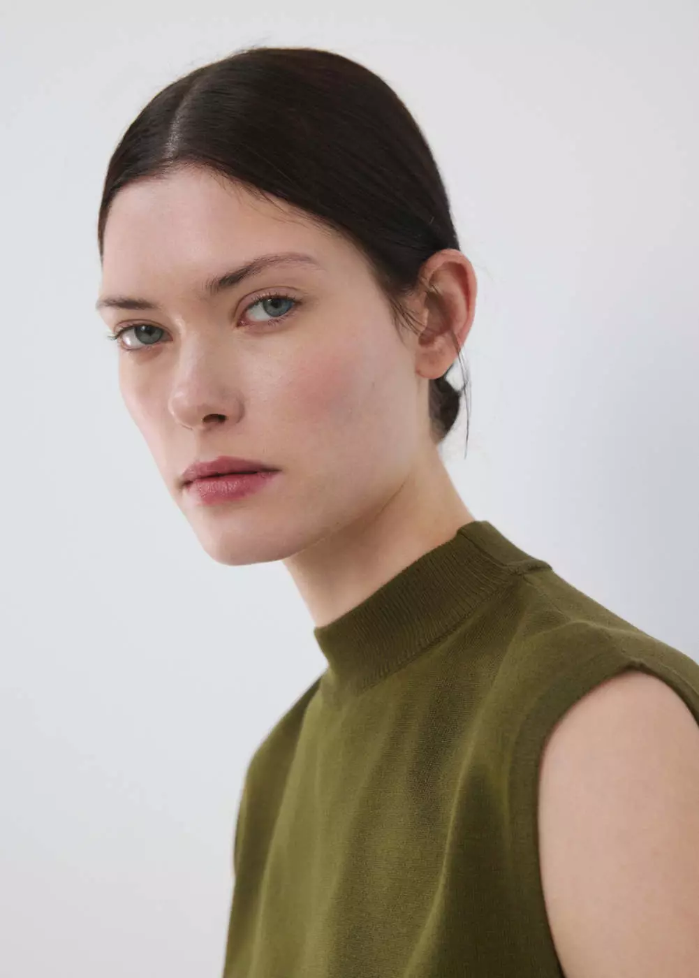 Rompi rajut dengan ikat pinggang