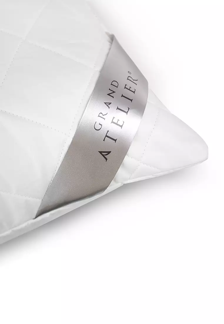 Grand atelier pillow 2025