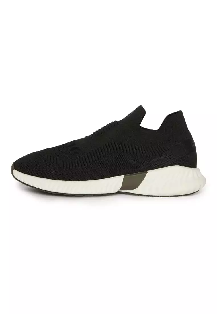 Recycled trainers top