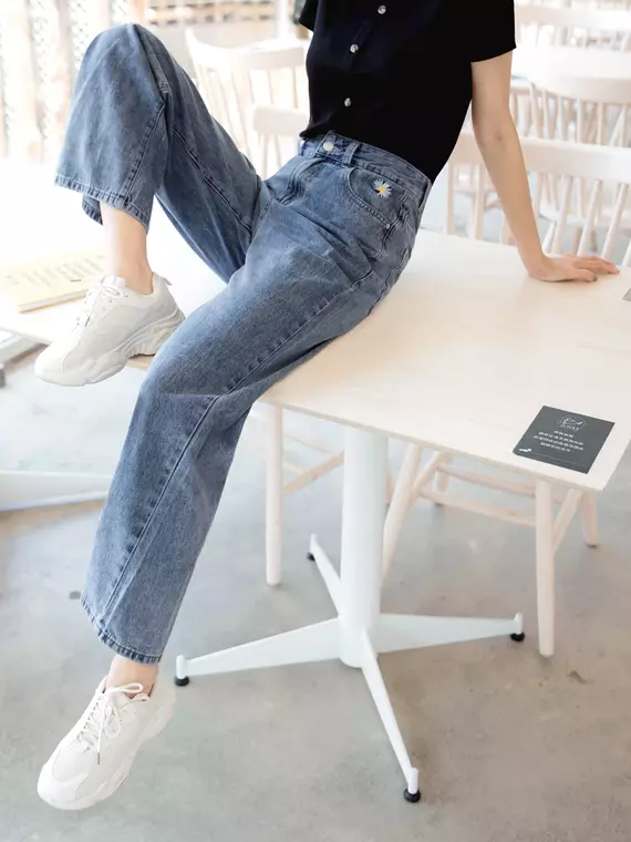 High cotton Small Daisy Embroidery Slightly Ground Denim Wide Leg Pants BA5723