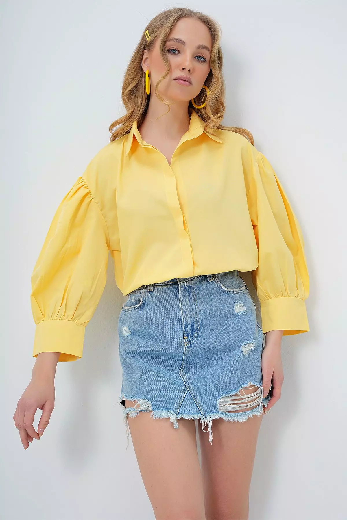 Women's Yellow Balloon Sleeve Hidden Placket Basic Poplin Shirt