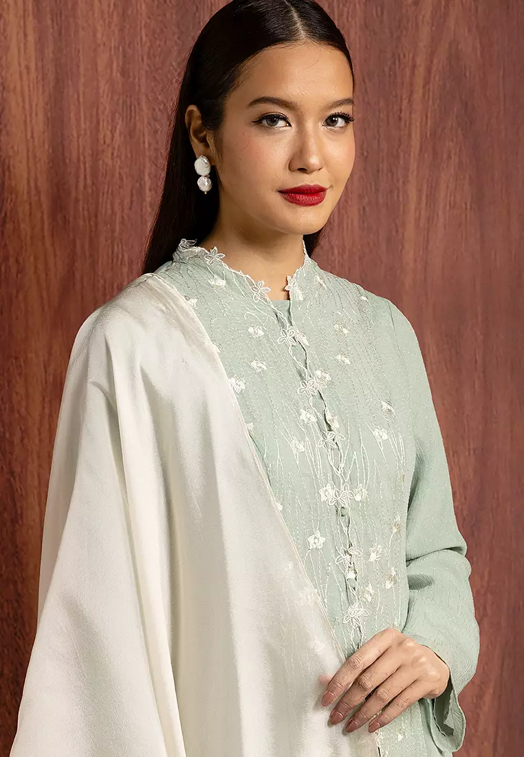 ARIANA EMBROIDERY KEBAYA SET WITH SHAWL