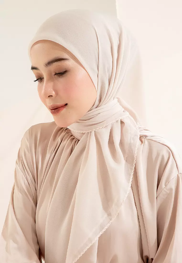 Paris Embroidery Signature Square (Lozy X Hamidah) Cream Almond