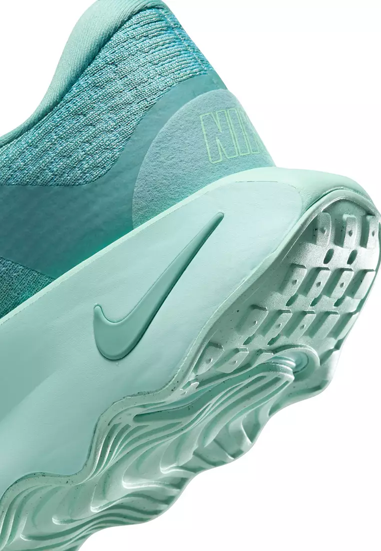 Motiva Walking Shoes