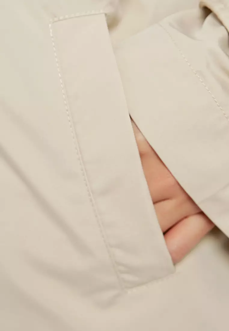 Jas Hujan Berlekuk Batu dengan Kancing Ganda