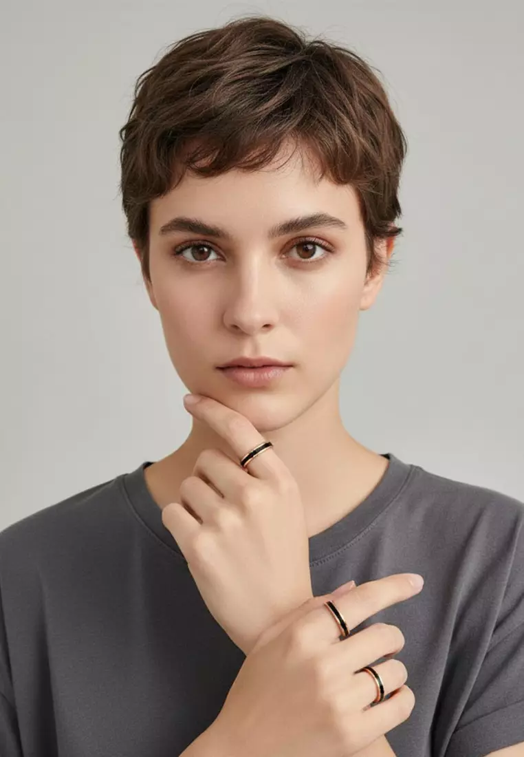 Ceres Timeless Ring Black Enamel Ring in Rose Gold