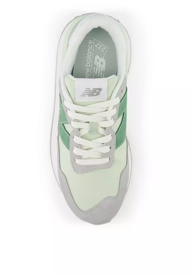 237 Classic Lifestyle Shoes