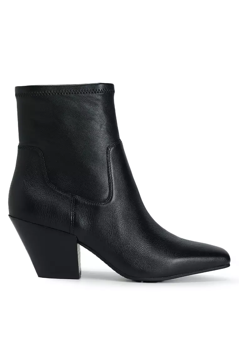 Adwaodith Boots
