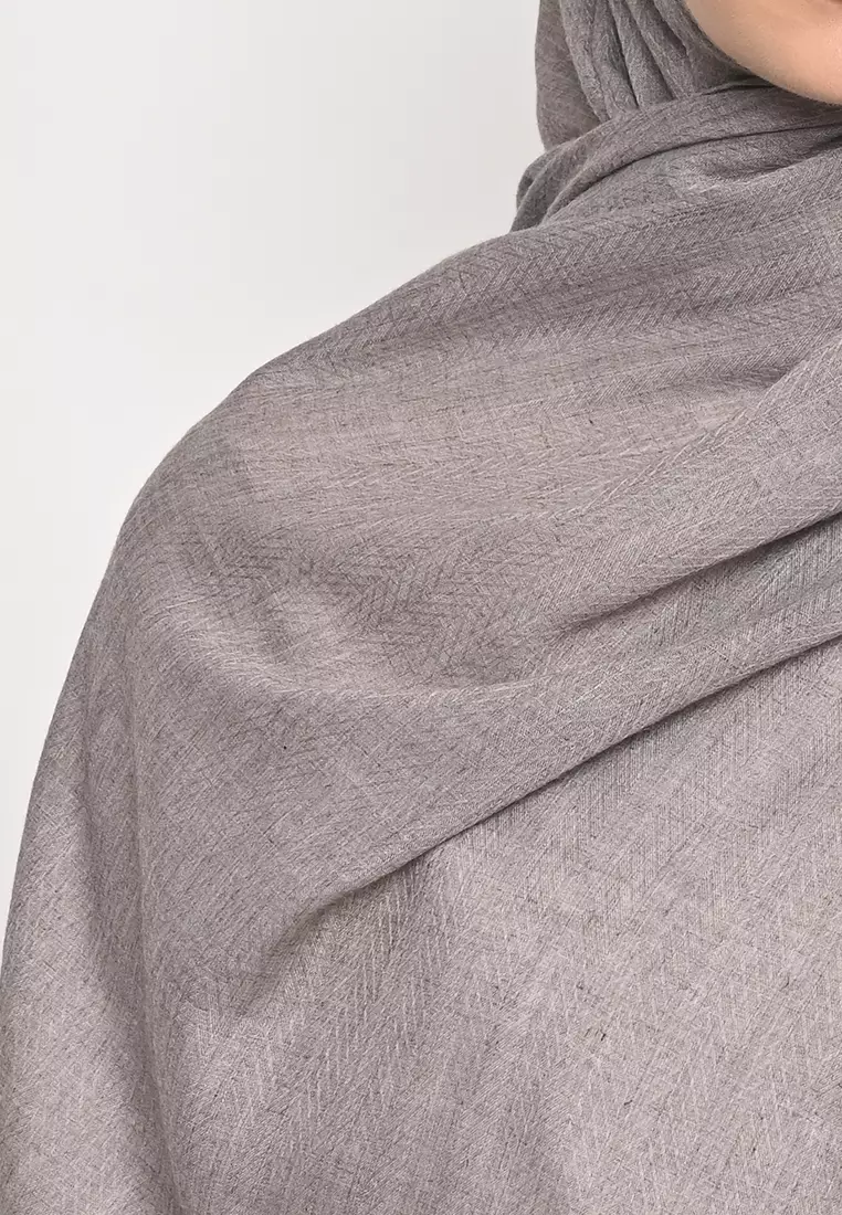 Pasmina Voal Zaffron Jahit Tepi Grey